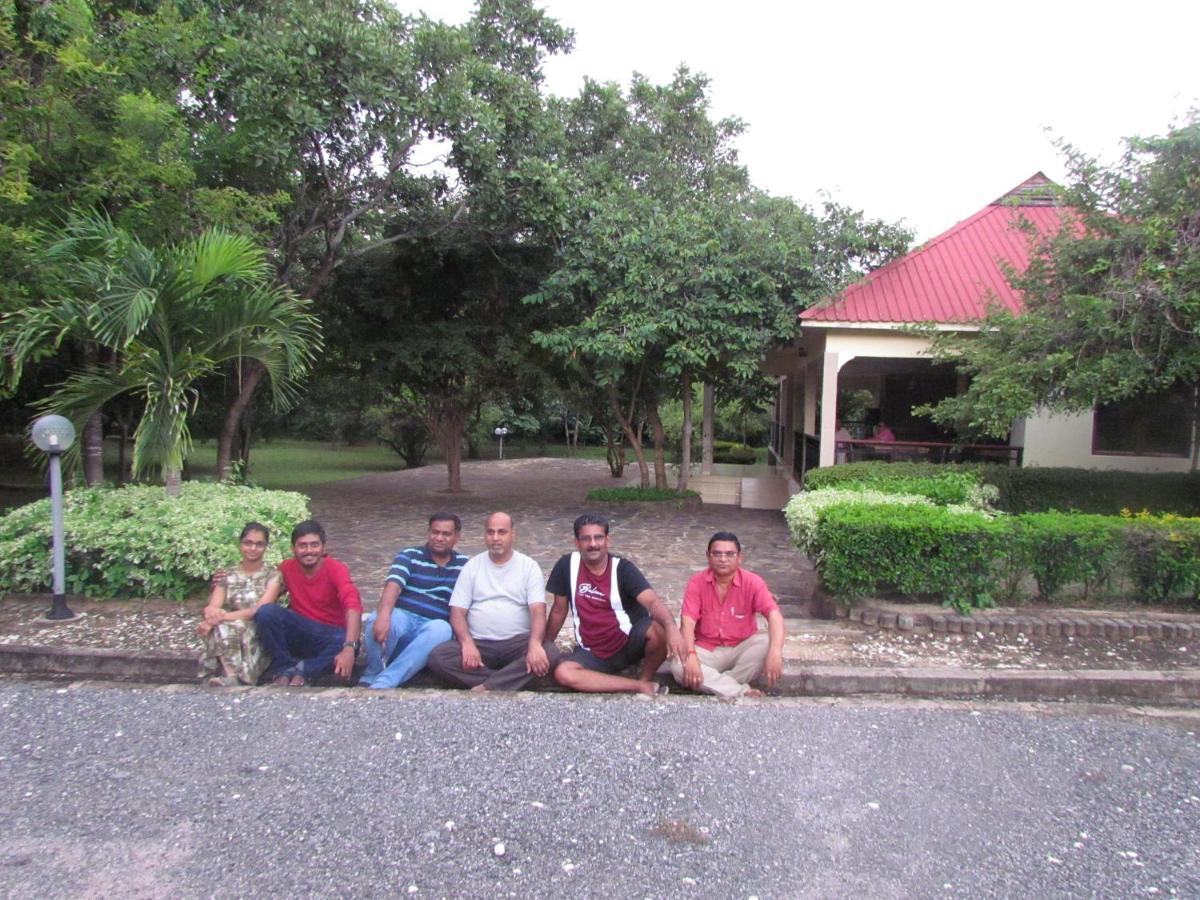 Mikumi Resort Hotel Extérieur photo